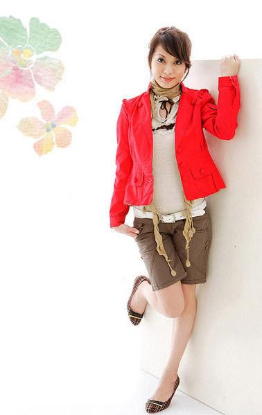 我们不怕冷！秋天也着短装 