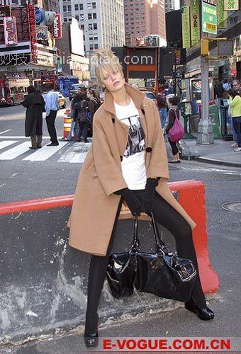 直击纽约街头的9款裤袜秀 