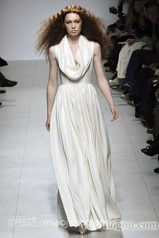 国家女政要也穿抛胸露背装 