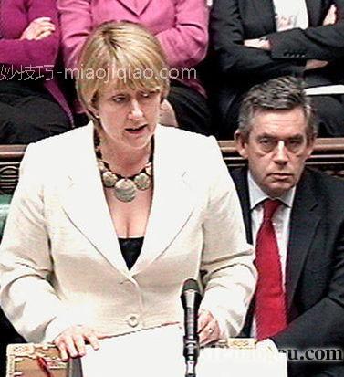 国家女政要也穿抛胸露背装 