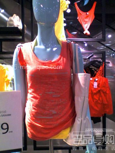 H&M的新款小背心搭配有看头! 