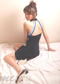 连衣裙让小胸女露出品位 