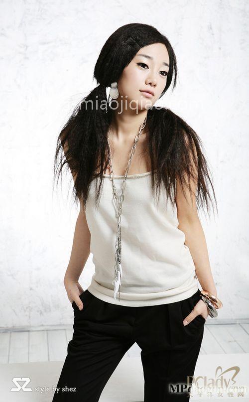 吊带上衣办公室性感尤物 