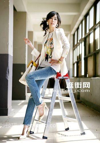 娇俏职业装帮你摆脱沉闷印象 