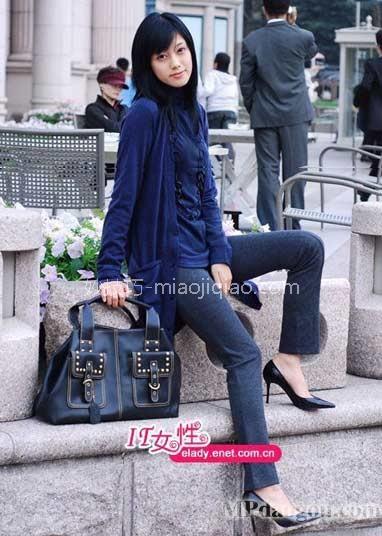 窄腿裤+高跟鞋：春末知性气质 