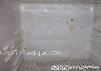冰箱巧除冰 