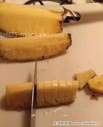 最简单切菠萝的小方法，一看就明白！