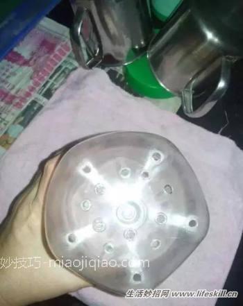 巧用可乐瓶子生豆芽 