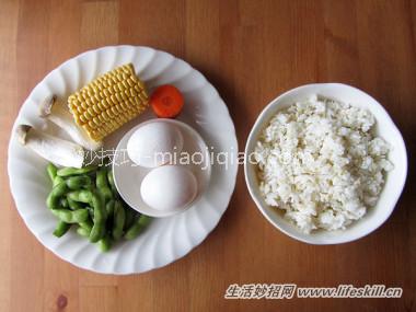 不用翻炒轻松做出米粒分明、色味俱佳的蛋炒饭 