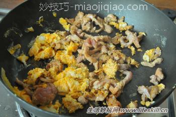 巧将葱油饼变成美味炒饼